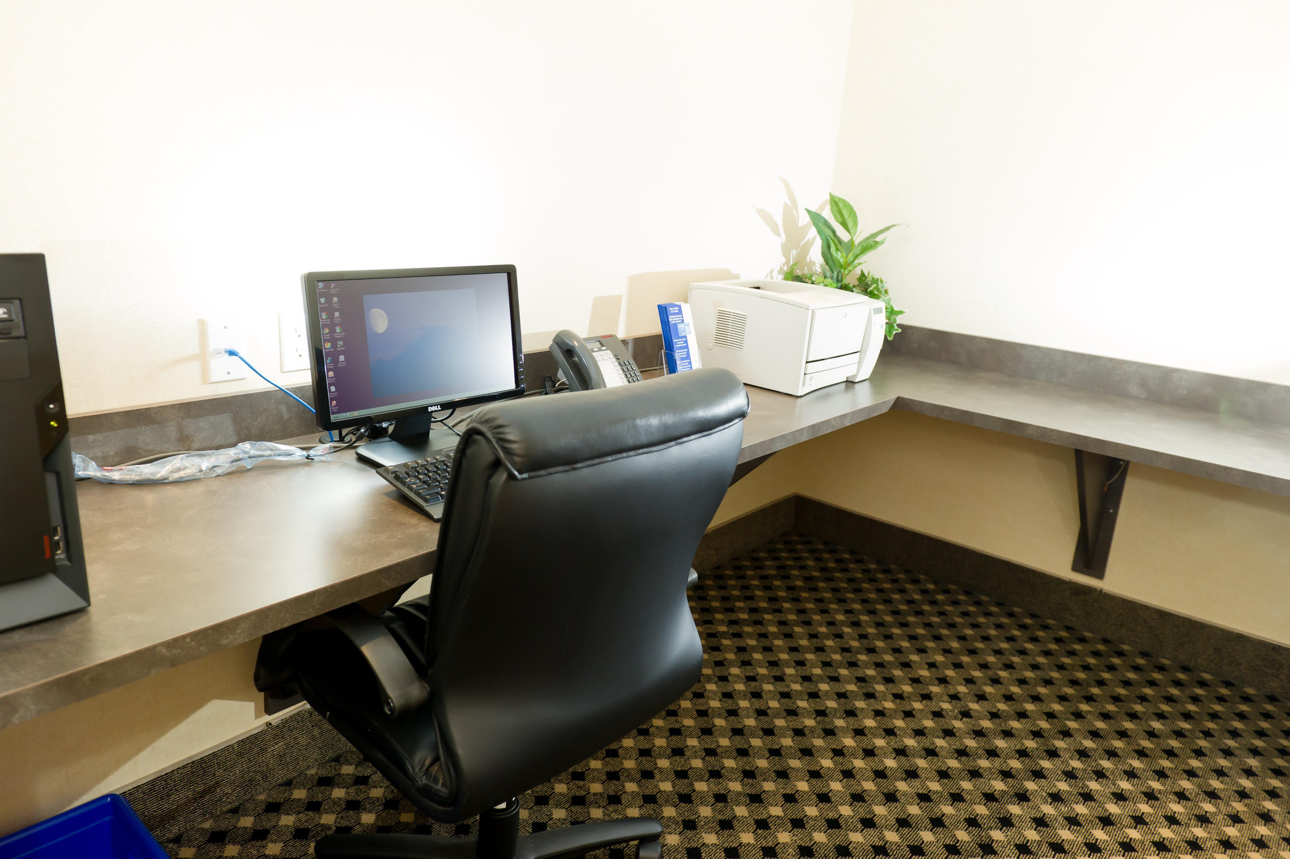 Holiday Inn Express And Suites Surrey By Ihg Bagian luar foto