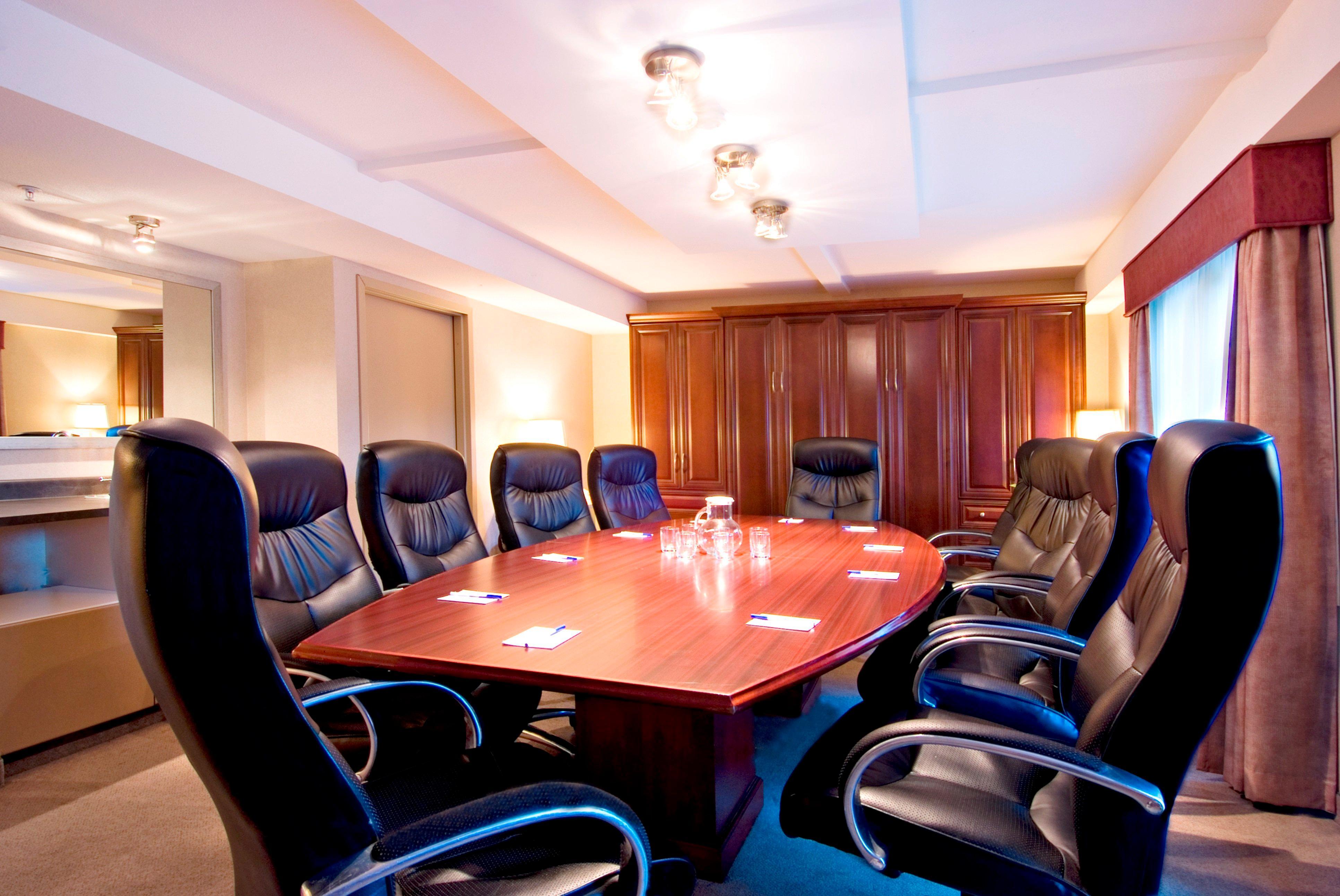 Holiday Inn Express And Suites Surrey By Ihg Bagian luar foto