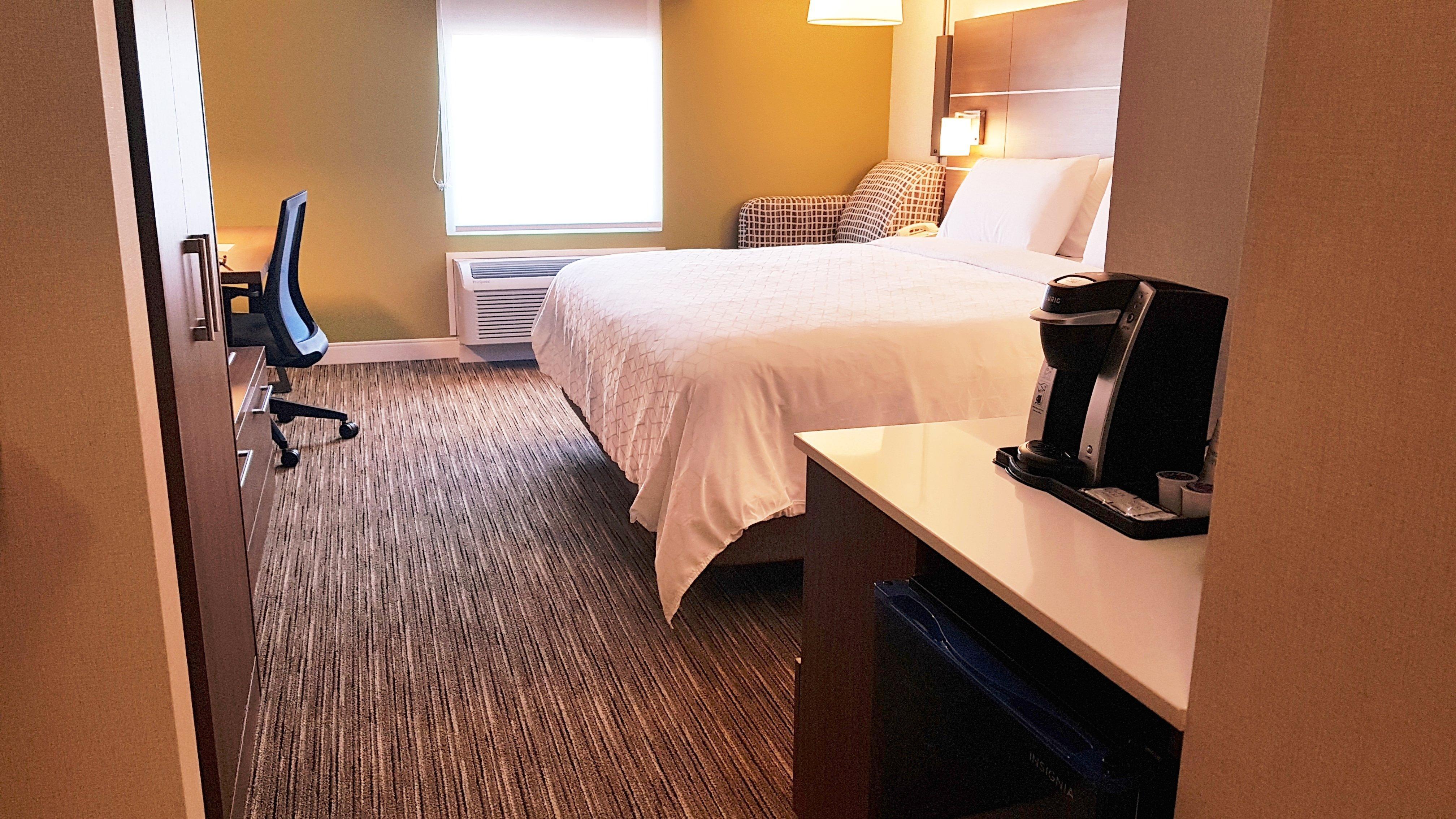 Holiday Inn Express And Suites Surrey By Ihg Bagian luar foto